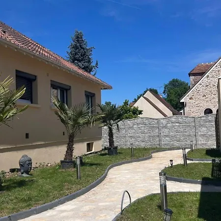 Comme A La Maison